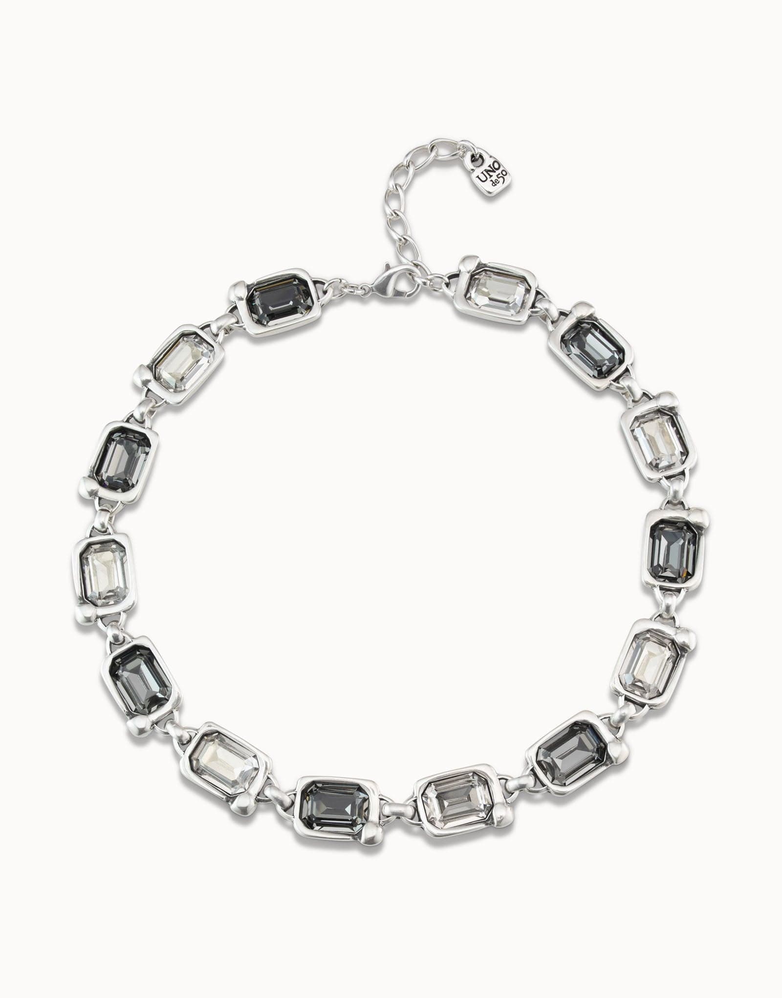 Short necklace with crystals