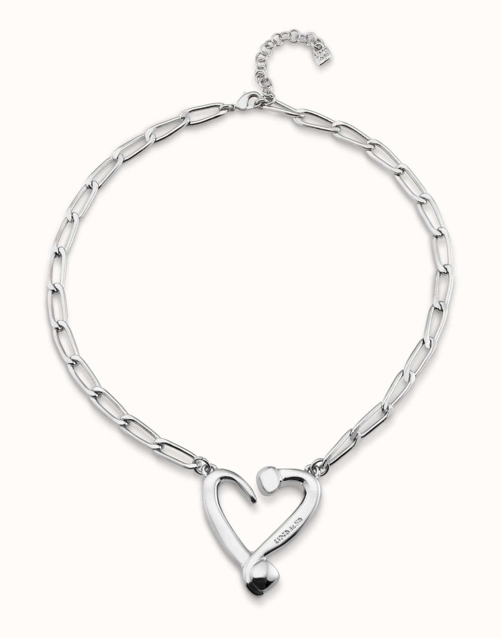Short link chain pendant necklace with a heart