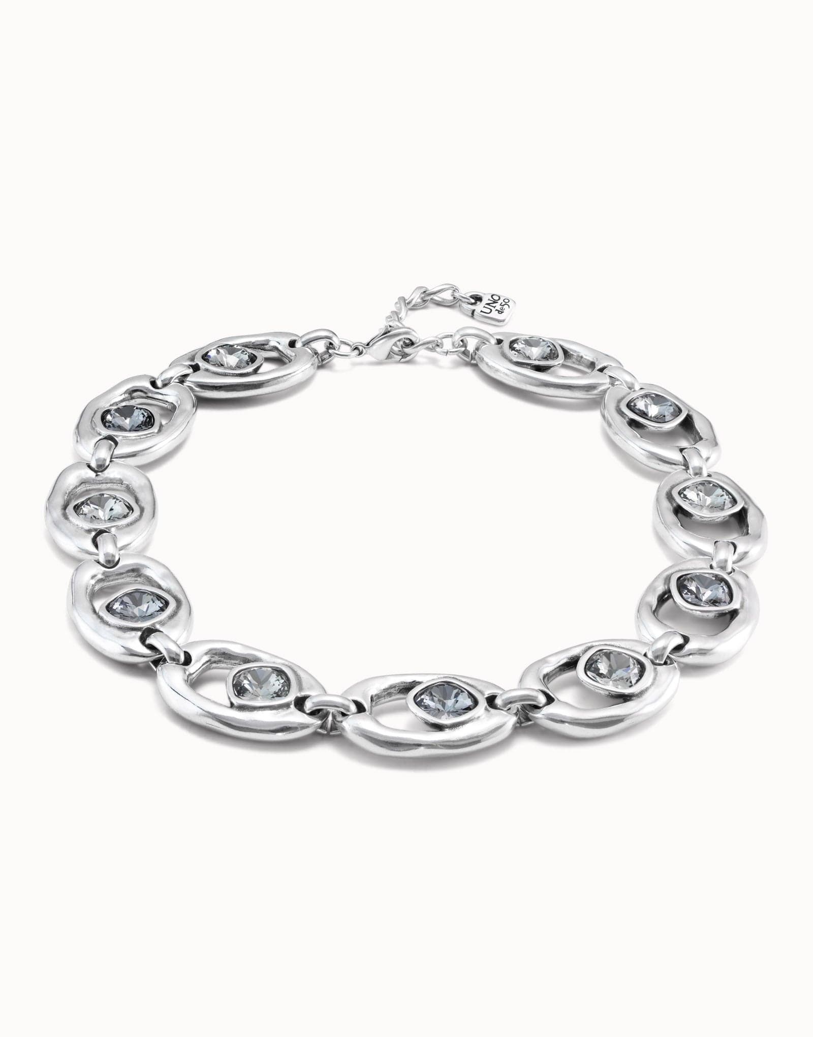 Short oval link chain necklace with crystal